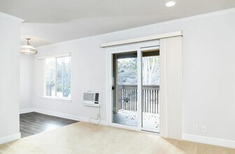 3056 Via Alicante in San Diego, CA - Building Photo - Building Photo