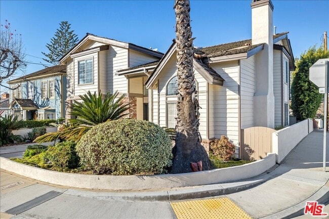 1561 3rd St in Manhattan Beach, CA - Building Photo - Building Photo