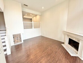 380 W Wilson St in Costa Mesa, CA - Building Photo - Building Photo