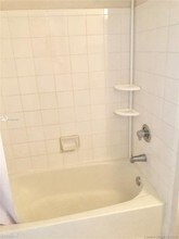 2548 Centergate Dr in Miramar, FL - Building Photo - Building Photo