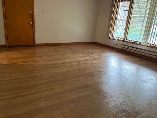 7159 S Sacramento Ave, Unit 2 Fl in Chicago, IL - Building Photo - Building Photo