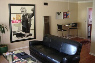 1615 Laurel Ave in Los Angeles, CA - Foto de edificio - Building Photo