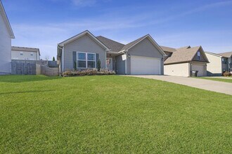 1379 Freedom Dr in Clarksville, TN - Building Photo - Building Photo