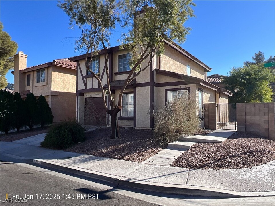 2911 Currant Ln in Henderson, NV - Foto de edificio