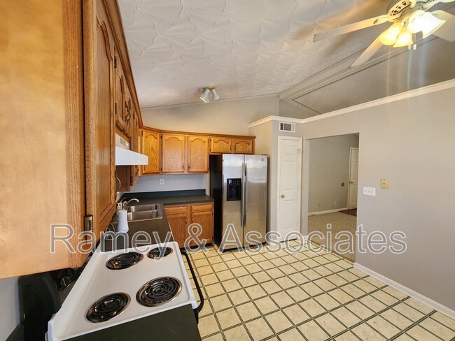 4011 Cedarway Ct in Louisville, KY - Building Photo - Building Photo