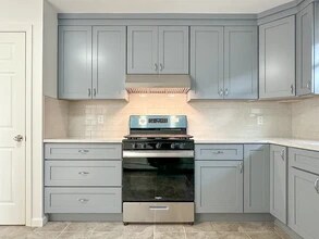 76 Front St, Unit 2nd floor Unit in North Arlington, NJ - Building Photo - Building Photo