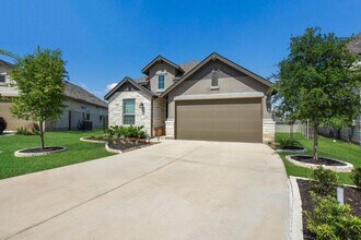 524 Calmo Ct in Liberty Hill, TX - Foto de edificio - Building Photo