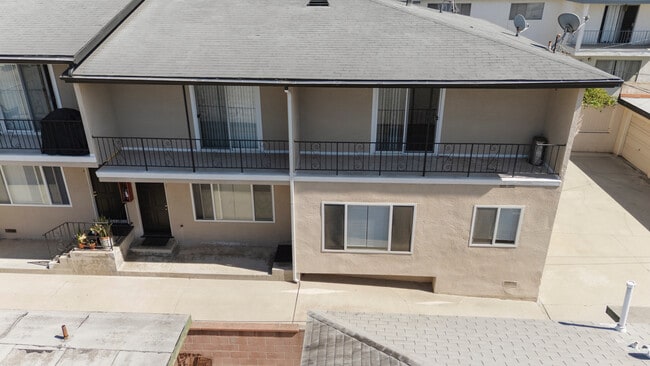 2516 Voorhees Ave, Unit UnitD in Redondo Beach, CA - Building Photo - Building Photo