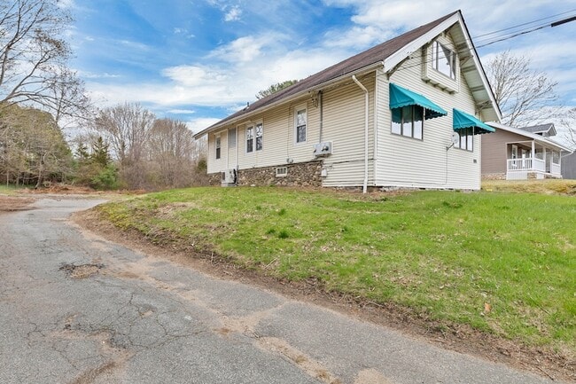 191 Boston Post Rd in East Lyme, CT - Building Photo - Building Photo