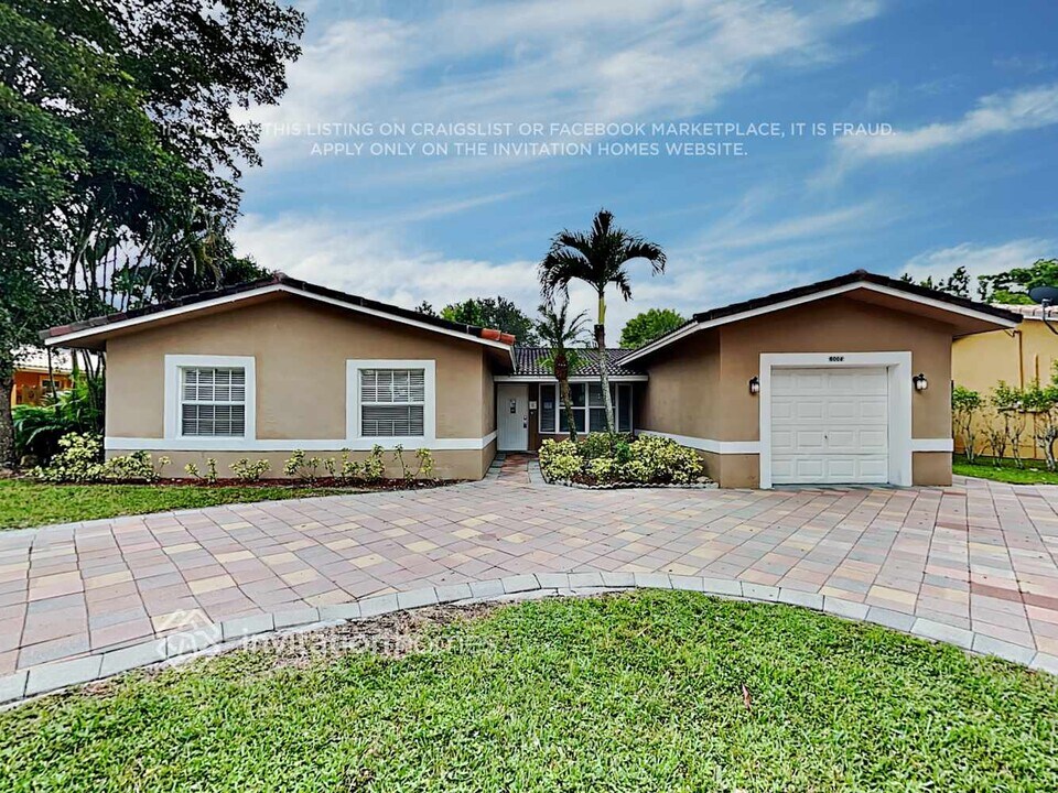 8006 NW 43rd St in Coral Springs, FL - Building Photo