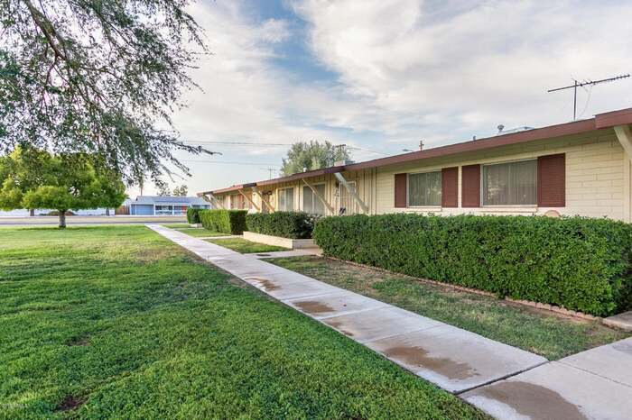 10349 W Peoria Ave in Sun City, AZ - Building Photo