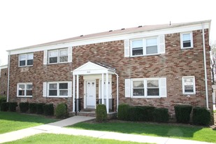 St. Charles Apartments (MP West Caldwell) in West Caldwell, NJ - Building Photo