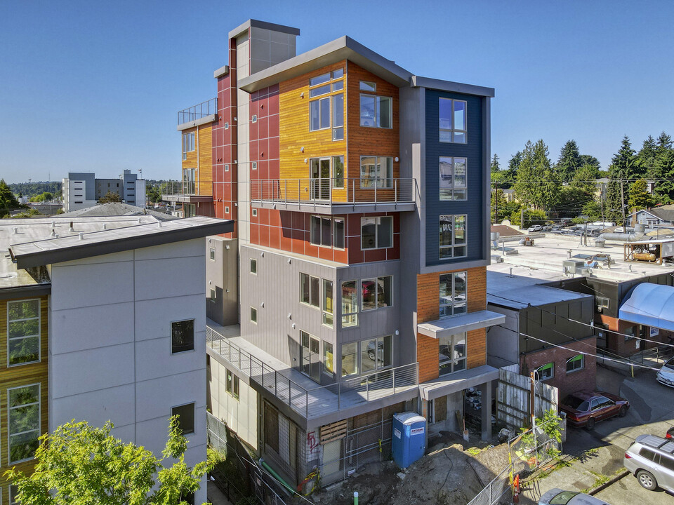 Z Apartments in Seattle, WA - Building Photo