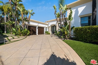 9329 Nightingale Dr in Los Angeles, CA - Building Photo - Building Photo