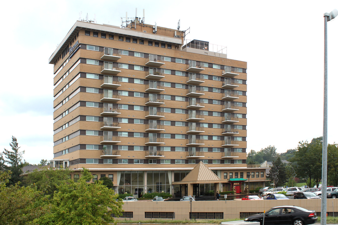 Brentmoor Retirement Community in St. Louis, MO - Foto de edificio