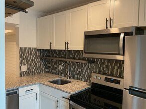 951 Hollywood St, Unit D in Charlotte, NC - Building Photo - Building Photo