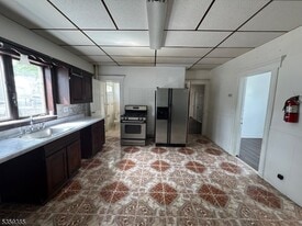494 10th Ave, Unit 1 in Paterson, NJ - Building Photo