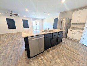 7516 Oak Lake Blvd in Bellview, FL - Building Photo - Building Photo