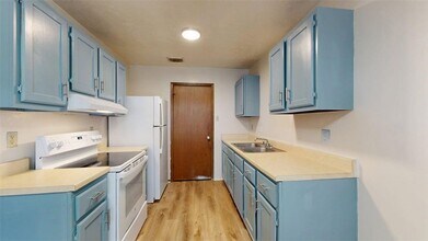 1002 Verde Dr, Unit A in Bryan, TX - Building Photo - Building Photo