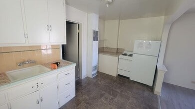 827 Sullivan Ln in Sparks, NV - Building Photo - Building Photo