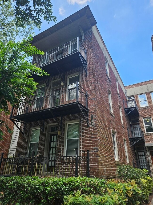 property at 1409 Colonial Ave