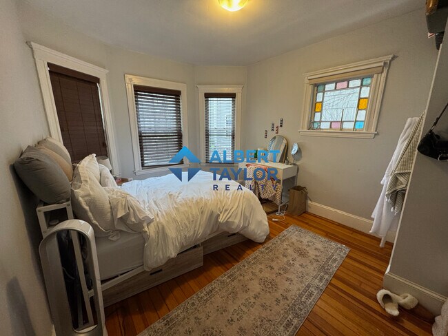 25 Kelly Rd, Unit 1 in Cambridge, MA - Foto de edificio - Building Photo