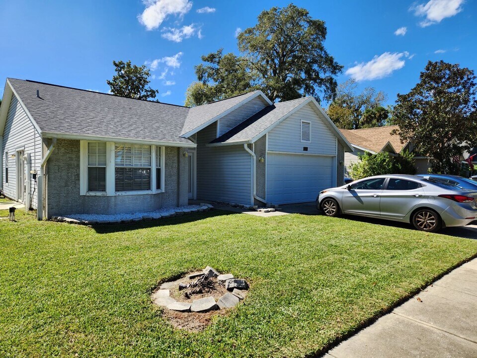 3566 Red Pontiac Dr in Port Orange, FL - Building Photo