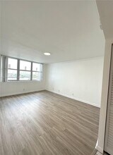 16570 NE 26th Ave in North Miami Beach, FL - Foto de edificio - Building Photo