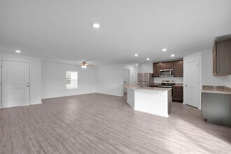 192 Athabasca Dr in Poinciana, FL - Building Photo - Building Photo