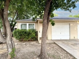 7941-7943 M G Rd in San Antonio, TX - Building Photo