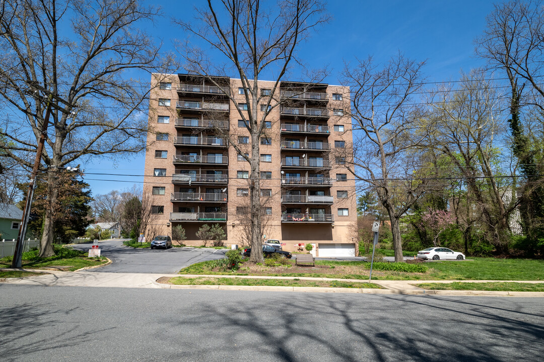 Thayer Towers Condominiums in Silver Spring, MD - Foto de edificio