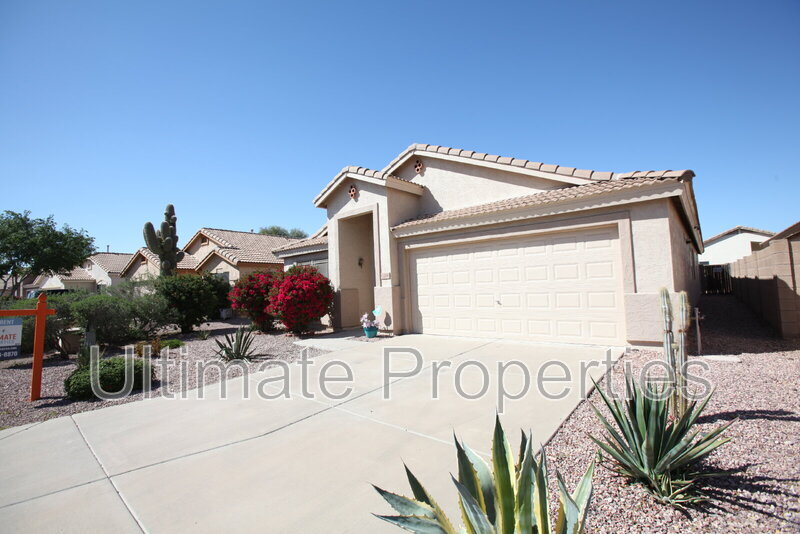 13390 W Watson Ln in Surprise, AZ - Foto de edificio
