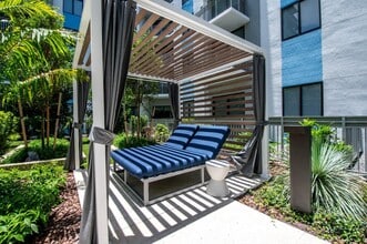 Legacy at 36th in Miami, FL - Foto de edificio - Building Photo