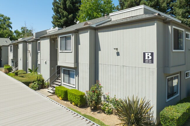 Natomas Village Apartments in Sacramento, CA - Foto de edificio - Building Photo