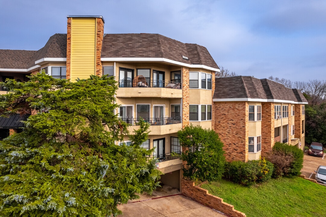 Calais Slopes Condos in Dallas, TX - Foto de edificio