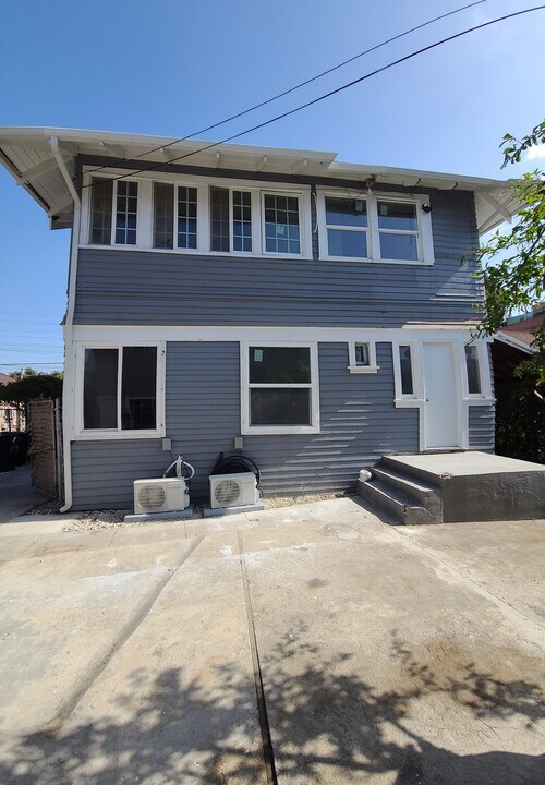 1585 W 35th Pl in Los Angeles, CA - Building Photo
