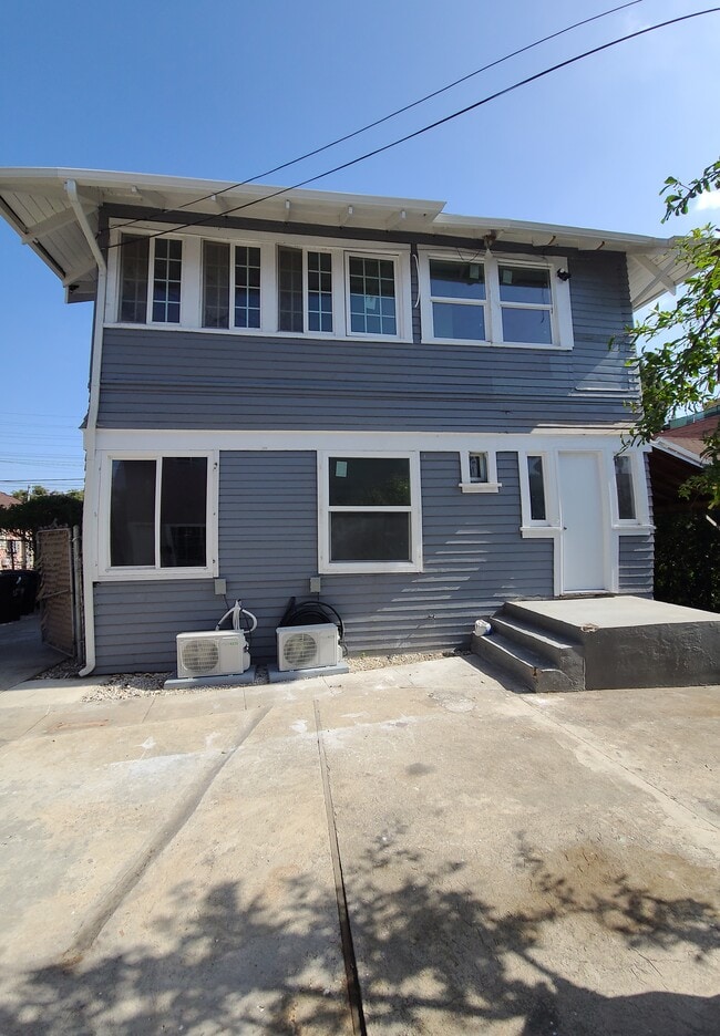 property at 1585 W 35th Pl