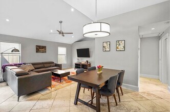 4319 Cabell Dr in Dallas, TX - Foto de edificio - Building Photo