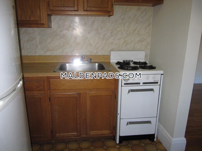 349 Pleasant St in Malden, MA - Building Photo - Building Photo