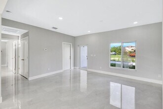 23 NE 16th Pl in Cape Coral, FL - Building Photo - Building Photo
