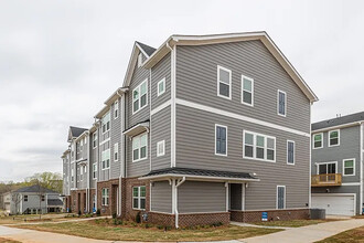 7210 Bryce Ave in Charlotte, NC - Foto de edificio - Building Photo