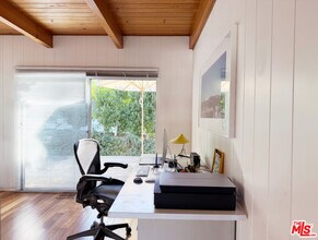 2241 W Live Oak Dr in Los Angeles, CA - Building Photo - Building Photo