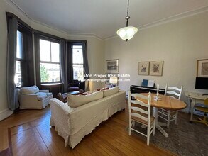 429 Beacon St, Unit 2 in Boston, MA - Foto de edificio - Building Photo