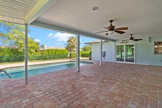 1384 Burgundy Dr in Ft. Myers, FL - Building Photo - Building Photo