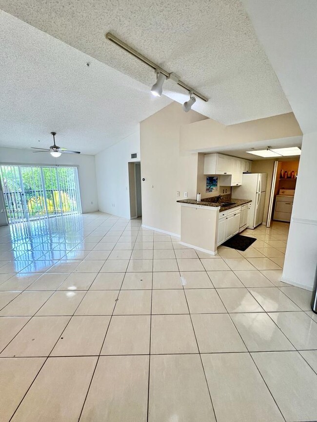 400 Crestwood Ct N in Royal Palm Beach, FL - Building Photo - Building Photo