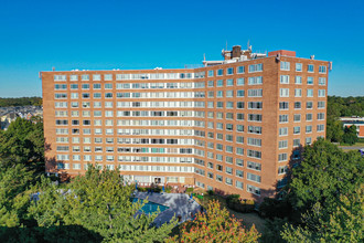 5100 Monument Avenue Condos in Richmond, VA - Building Photo - Building Photo