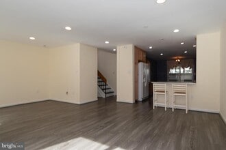 2015 Approach Ln in Reston, VA - Building Photo - Building Photo