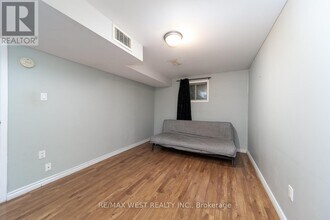 2534 Palisander Ave in Mississauga, ON - Building Photo - Building Photo