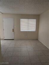 521 N Decatur Blvd in Las Vegas, NV - Building Photo - Building Photo