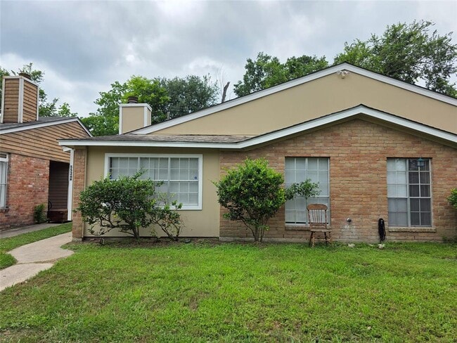 property at 5526 Farley Dr